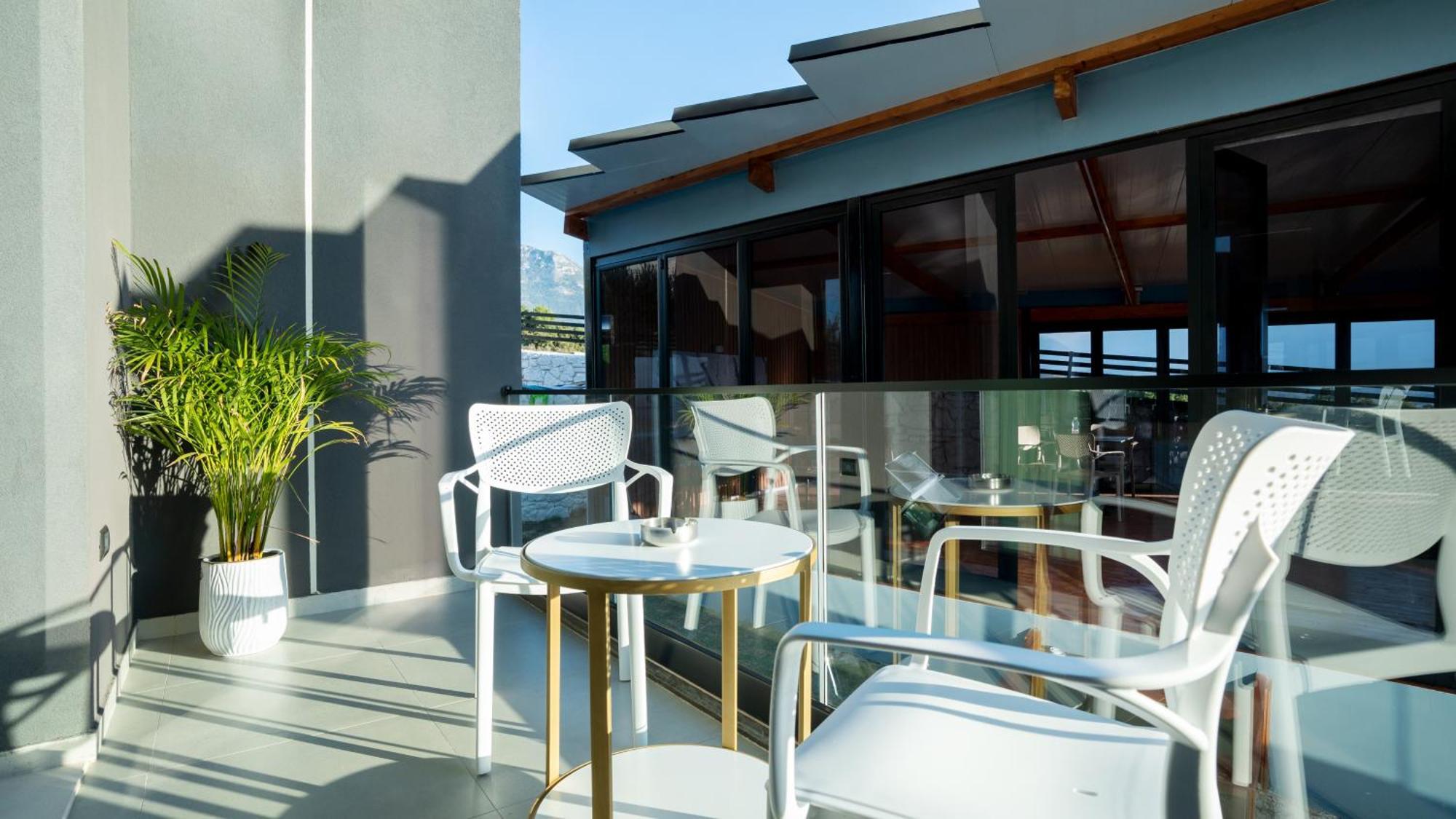 Sea Queen Luxury Hotel Radhimë Eksteriør billede