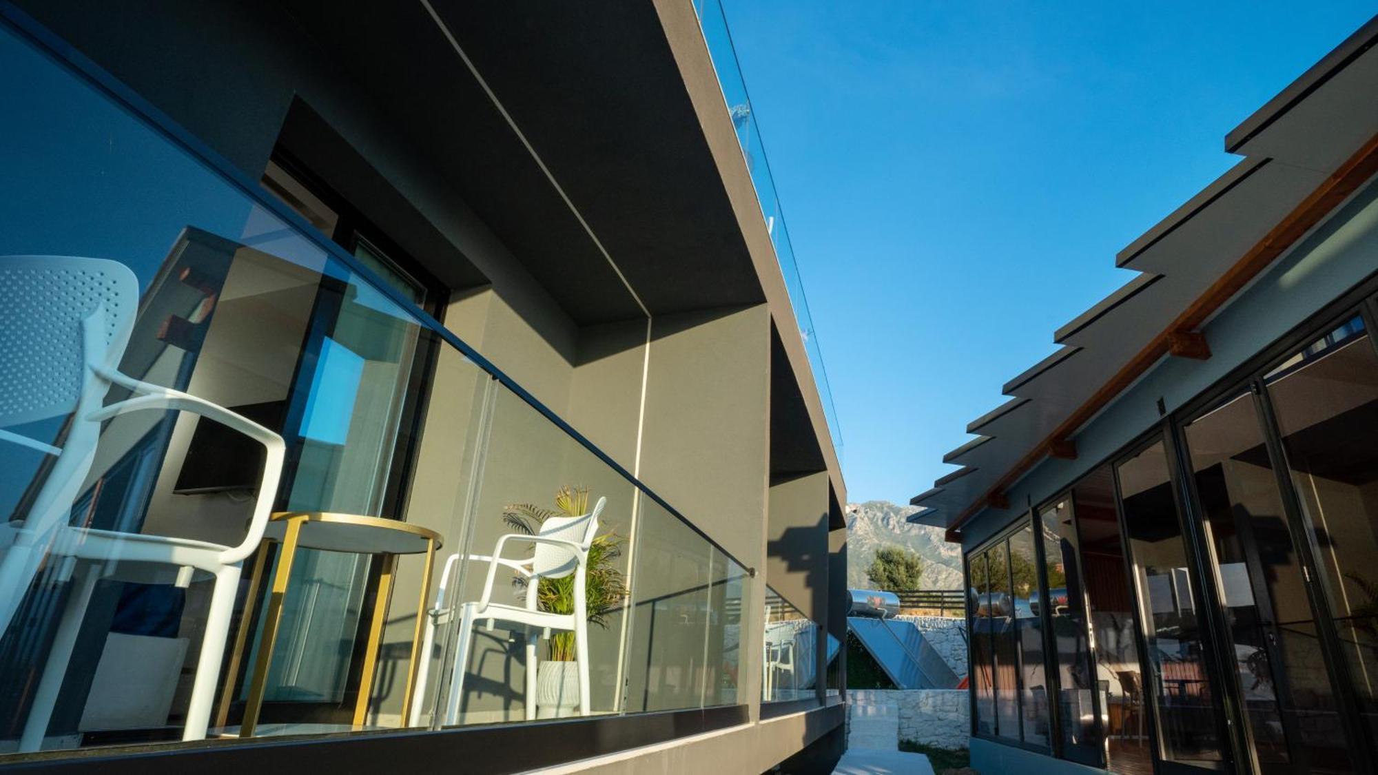 Sea Queen Luxury Hotel Radhimë Eksteriør billede