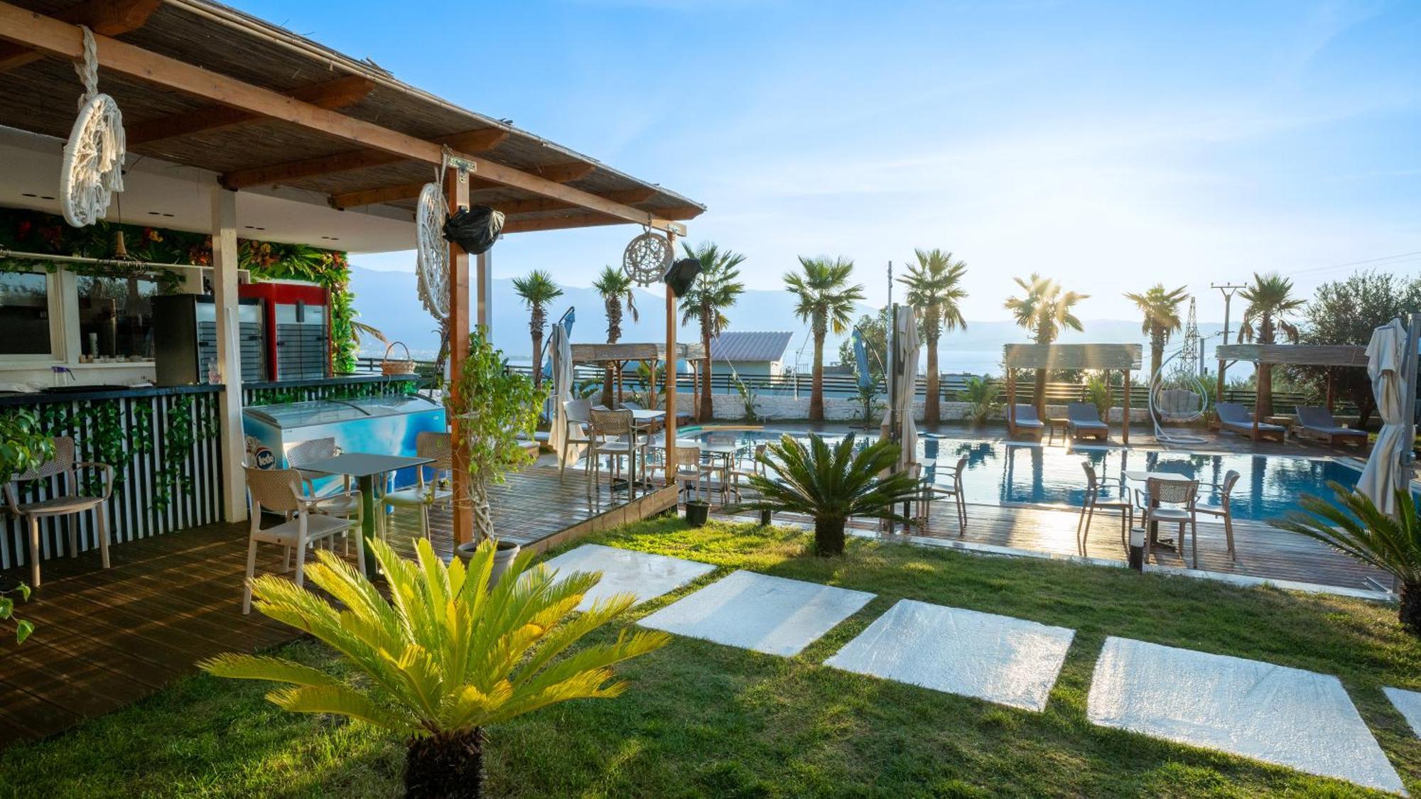 Sea Queen Luxury Hotel Radhimë Eksteriør billede
