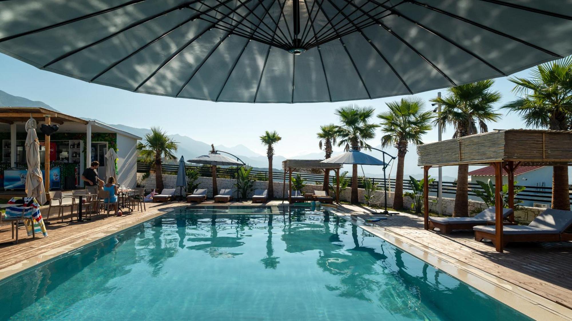 Sea Queen Luxury Hotel Radhimë Eksteriør billede