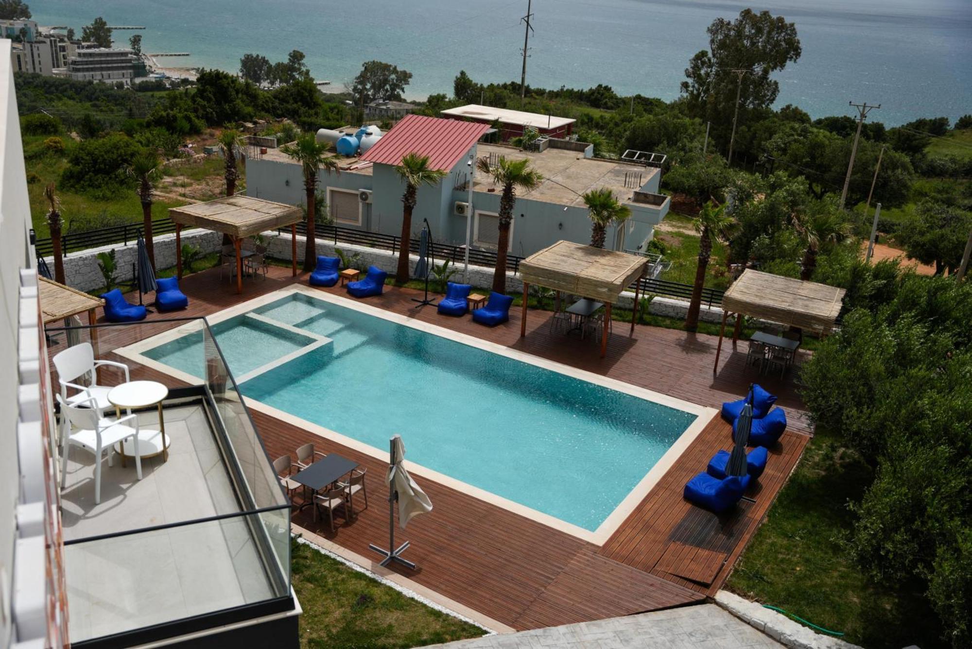 Sea Queen Luxury Hotel Radhimë Eksteriør billede