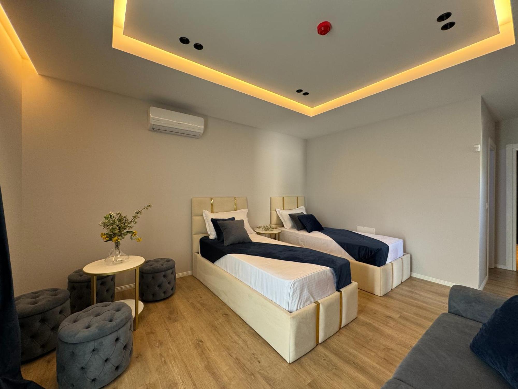 Sea Queen Luxury Hotel Radhimë Eksteriør billede